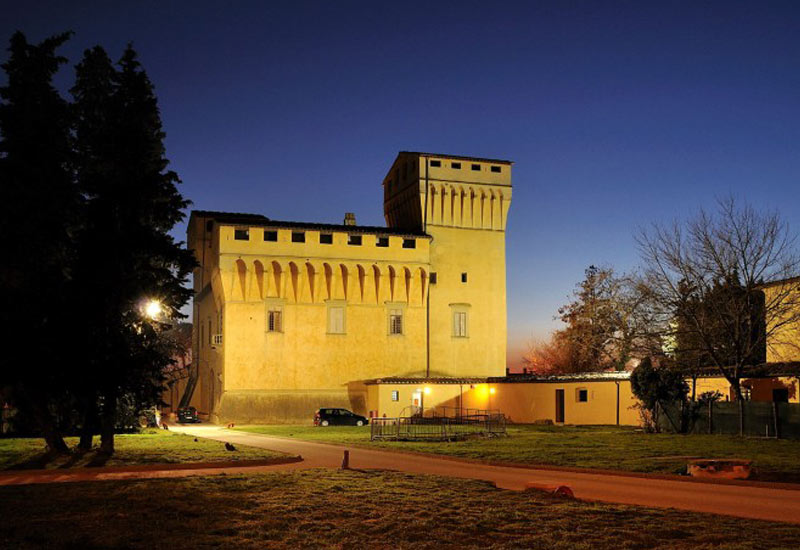 Castello della Smilea a Montale (PT).  Sede della Biblioteca Comunale, Sezione museale Jorio Vivarelli